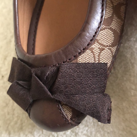 Like New with box Coach Saundra monogram brown leather flats - Picture 7 of 9